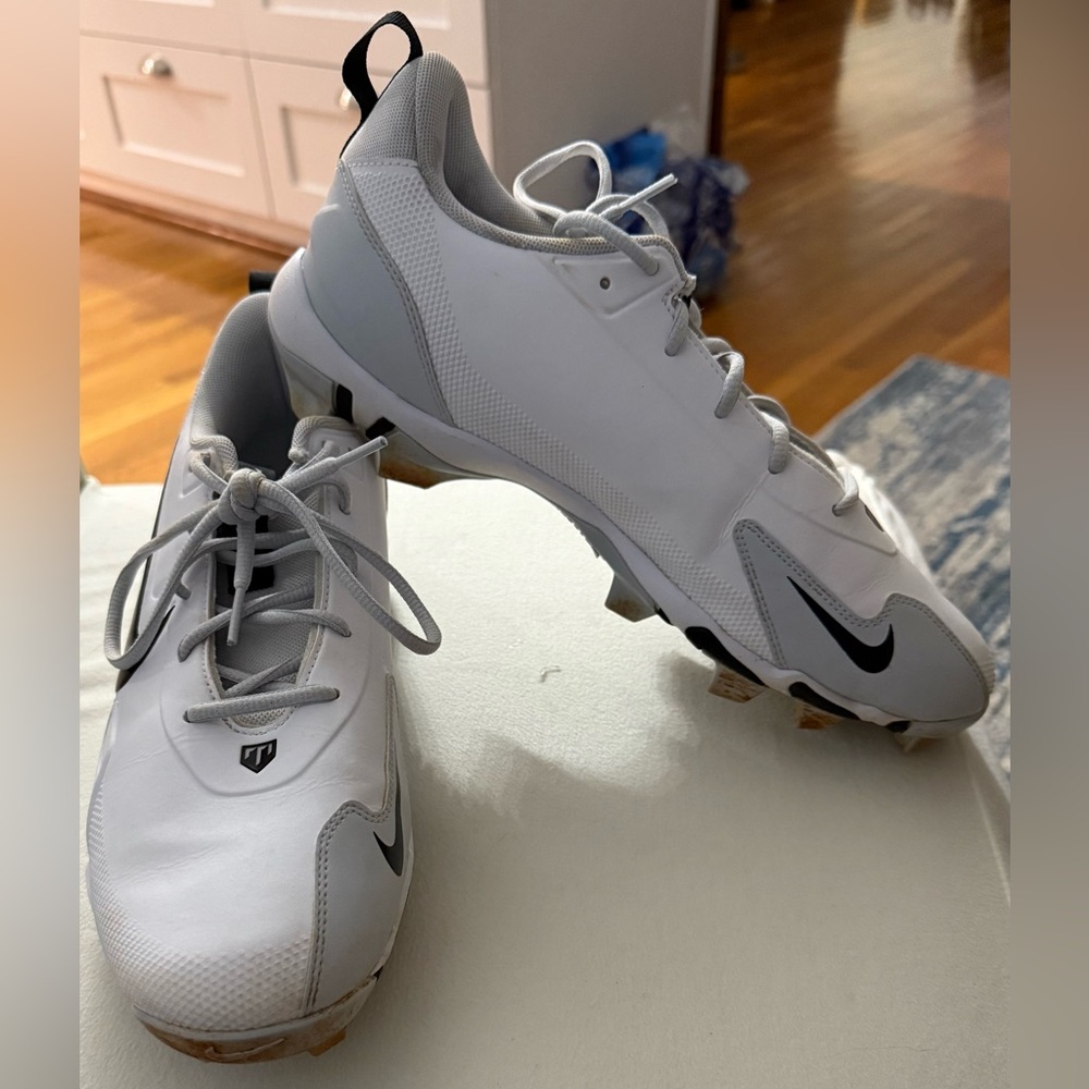 Nike White and Gray Baseball Cleats